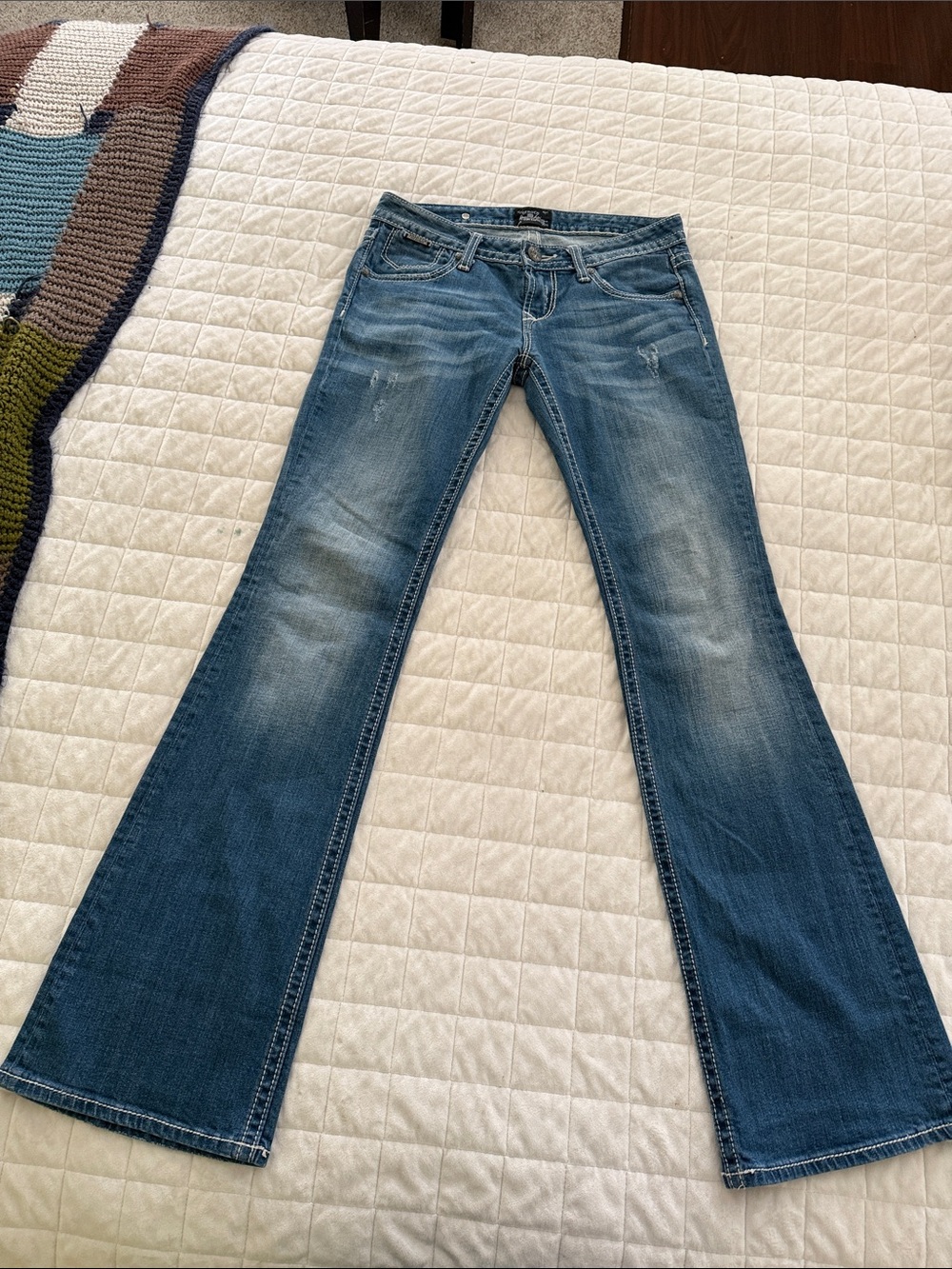 Women's Flared Denim Jeans in Light Blue Wash